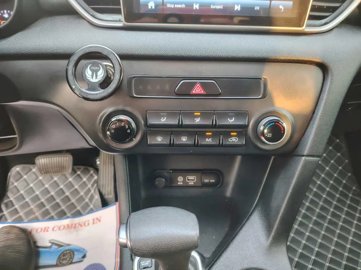 Car image 24