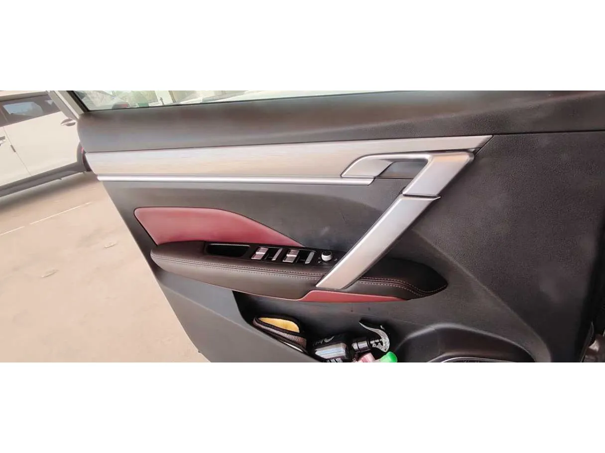 Car image 29