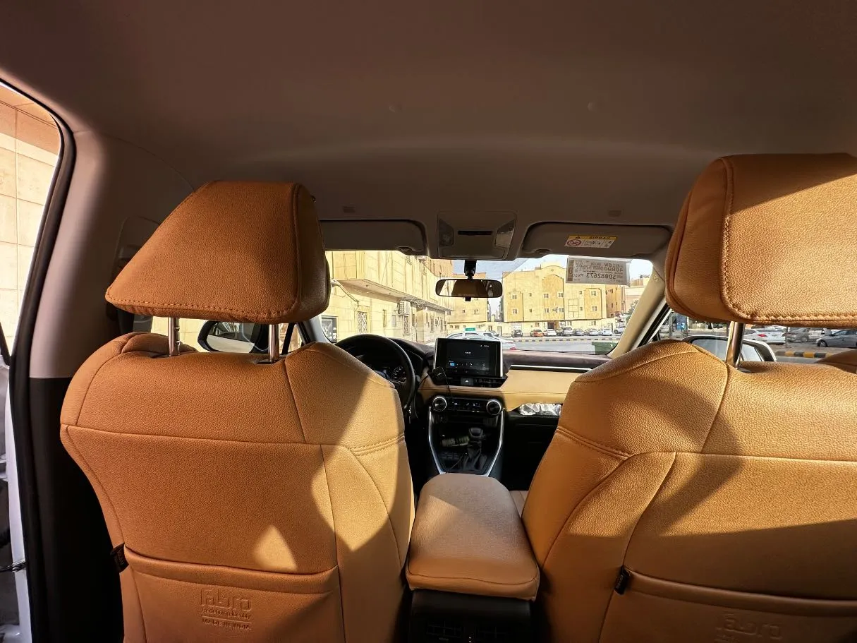 Car image 16