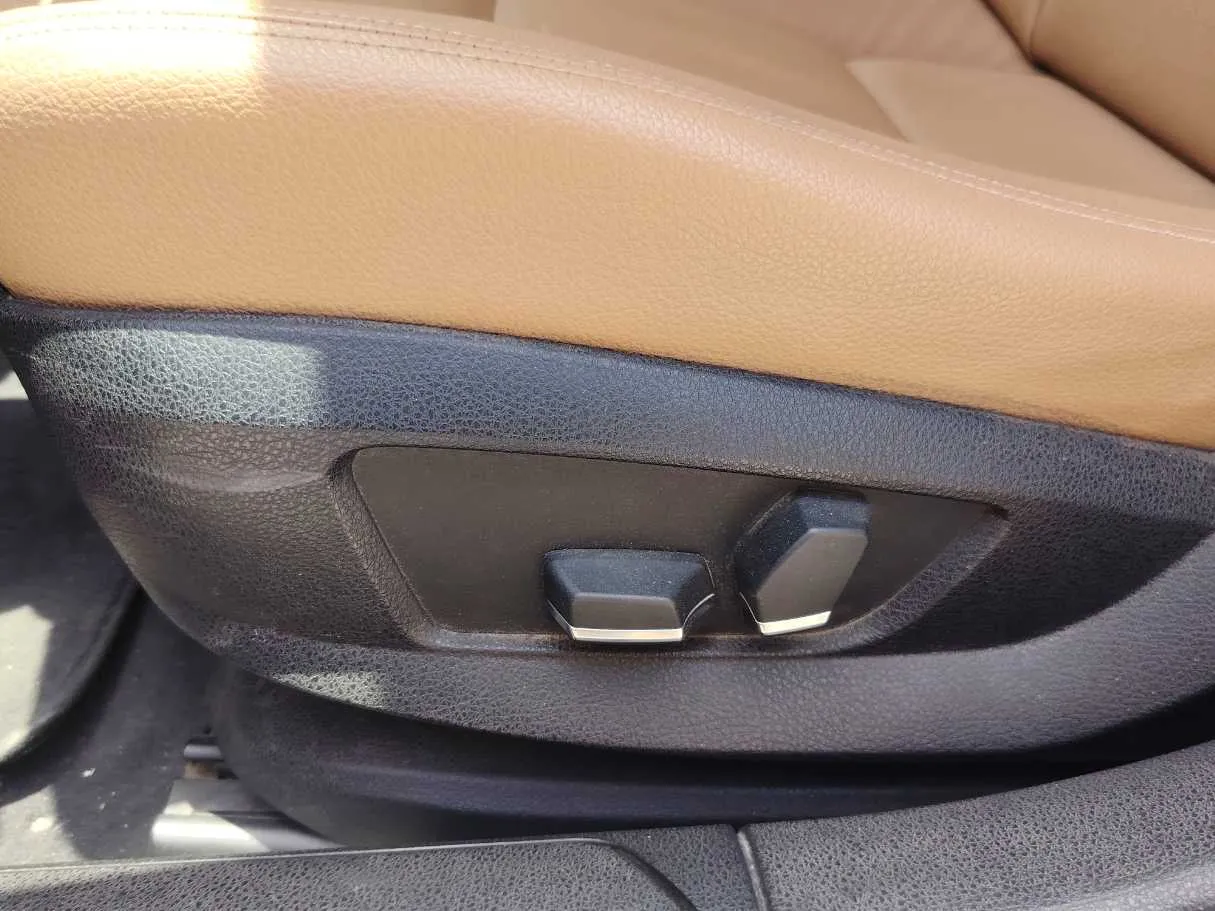 Car image 29