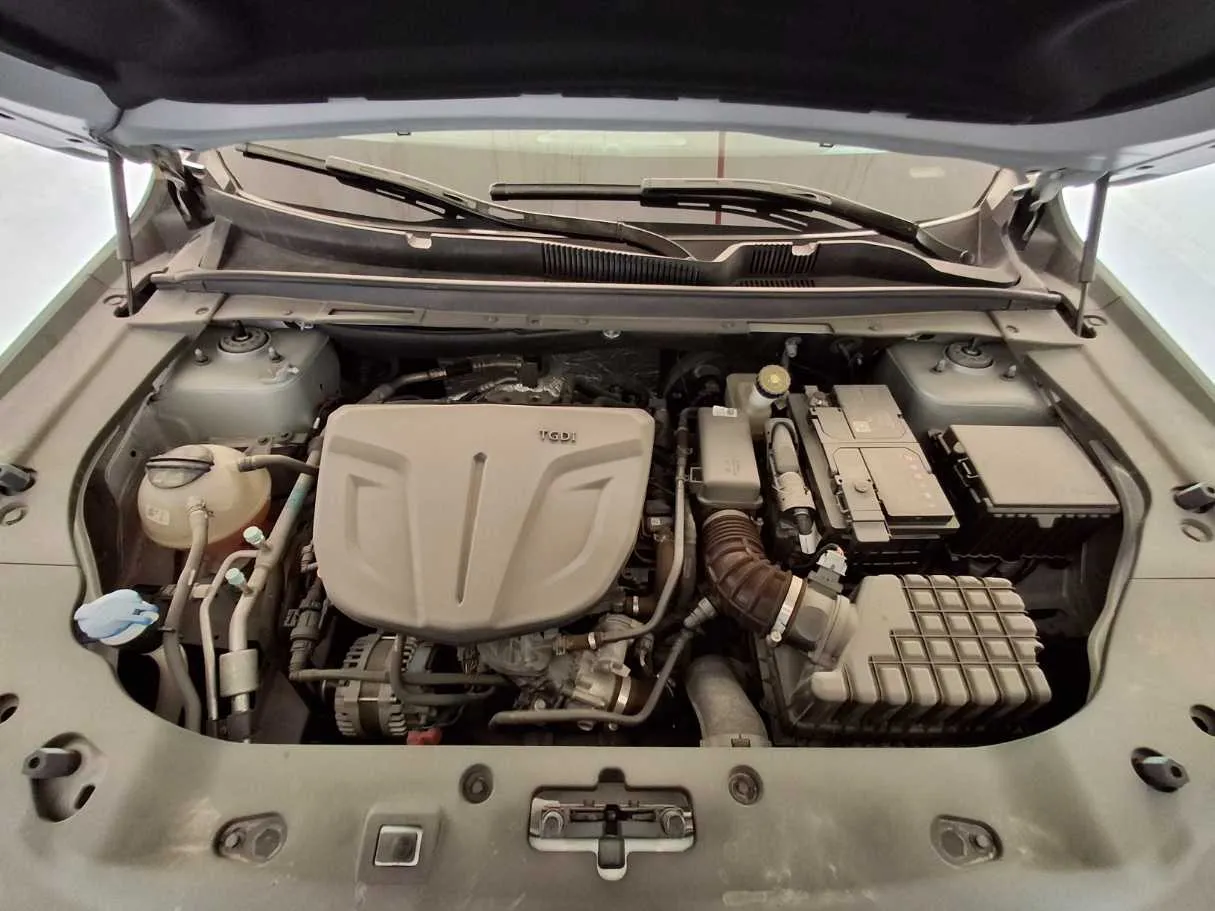 Car image 17