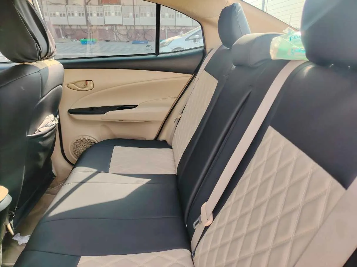 Car image 17