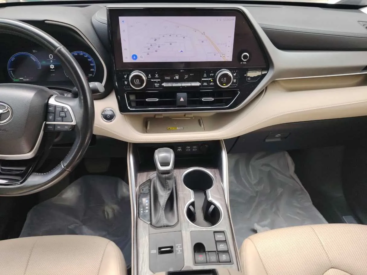 Car image 27