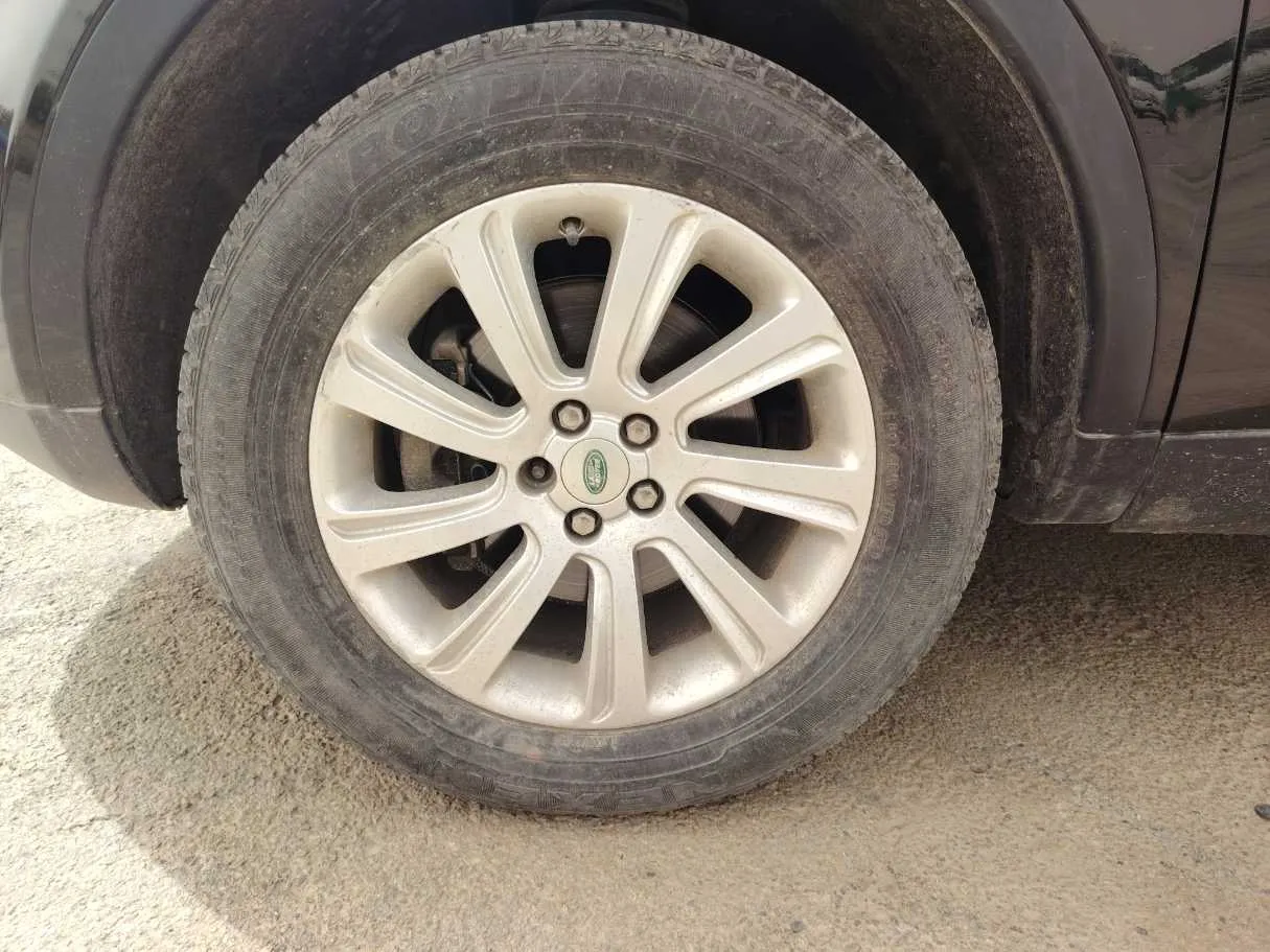Car image 10