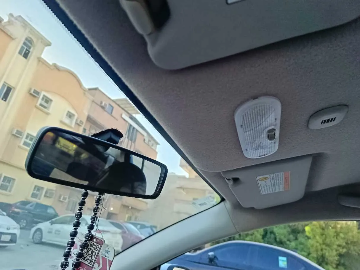 Car image 26