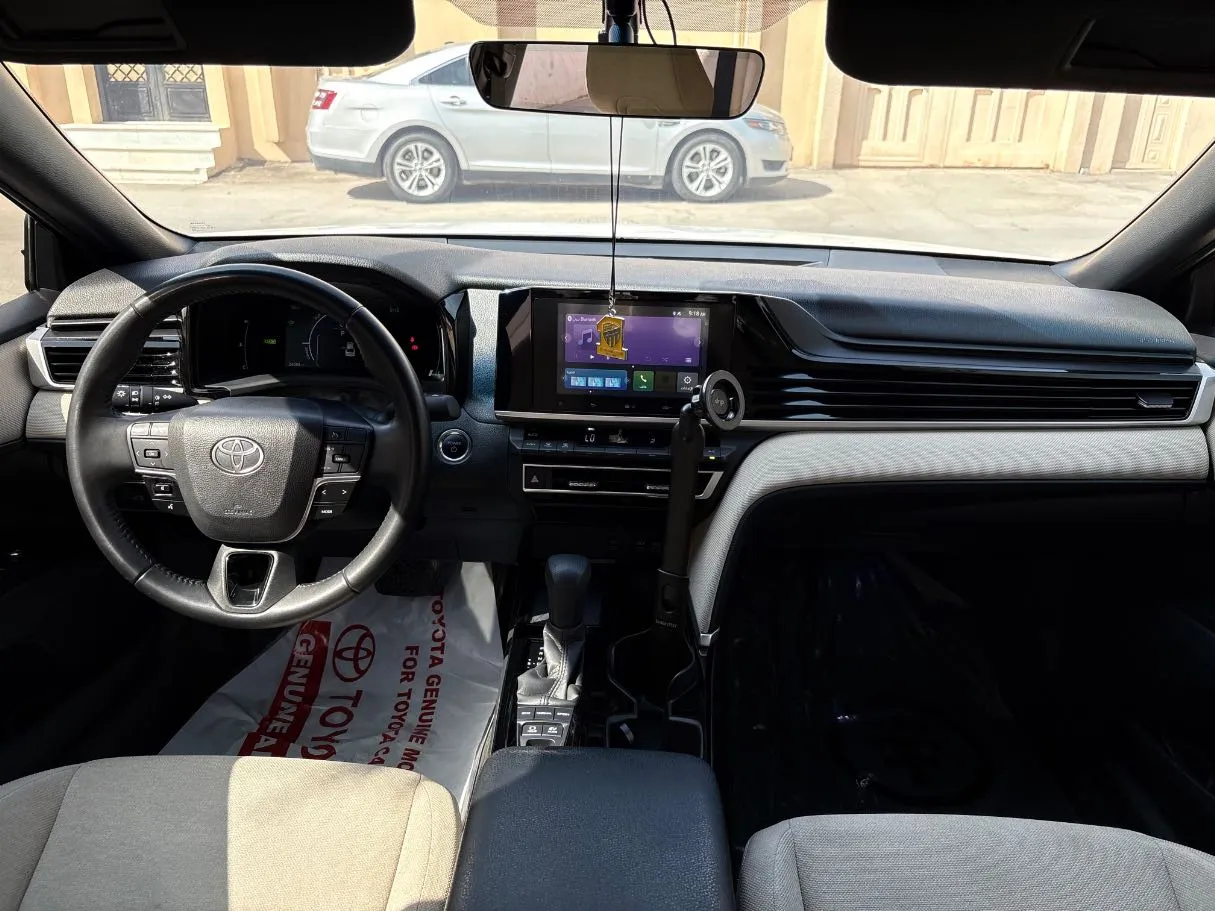 Car image 18