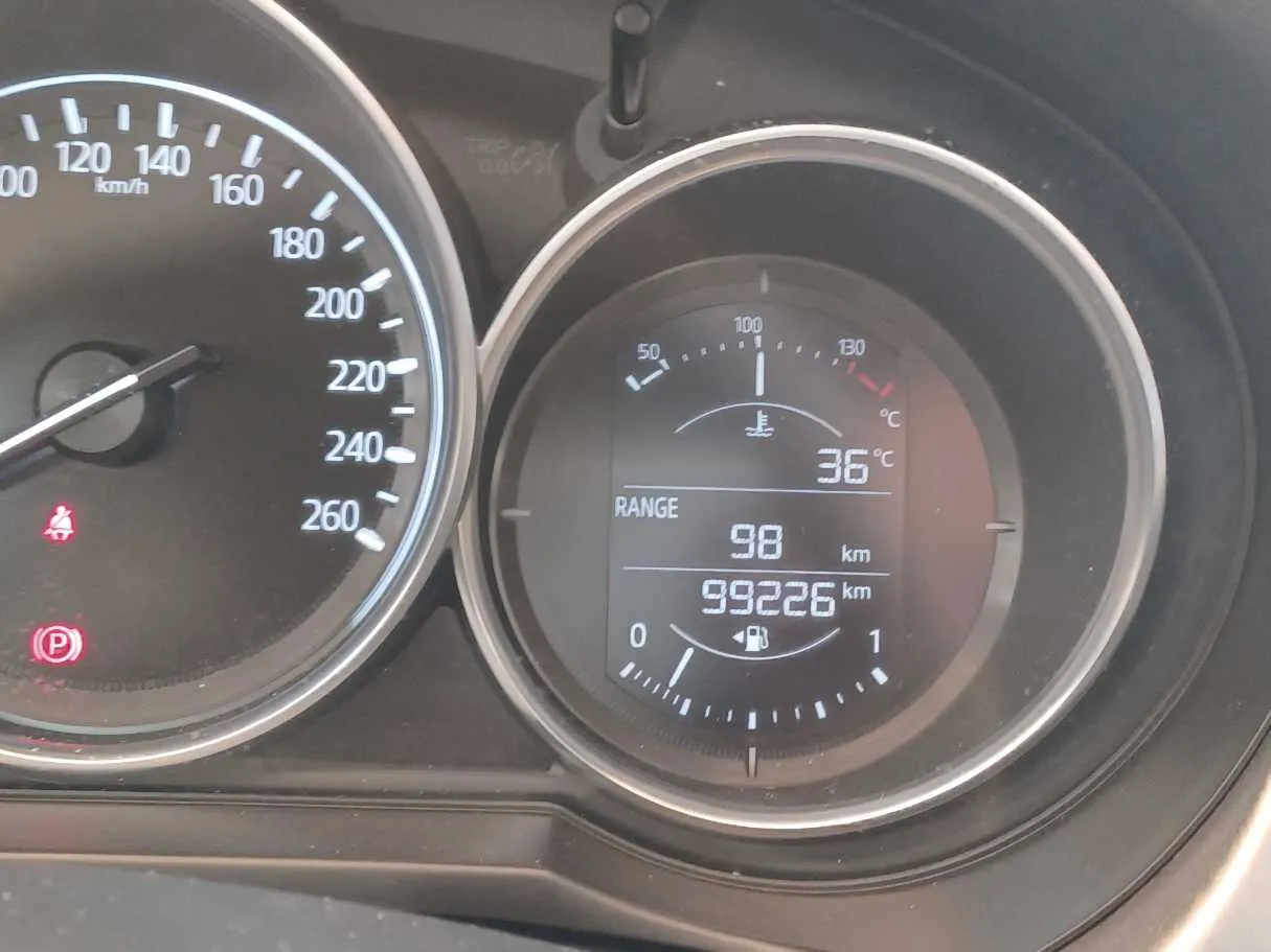 Car image 18