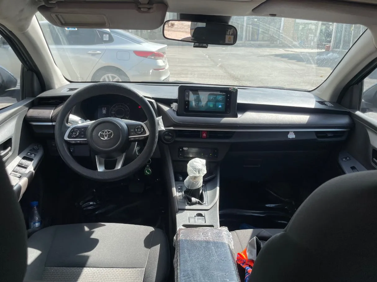 Car image 18
