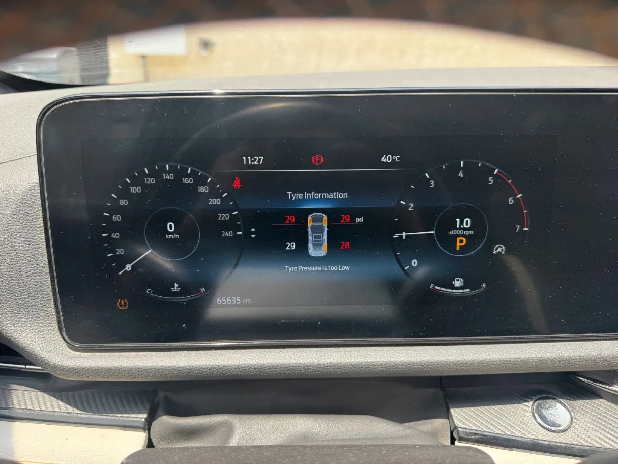 Car image 19