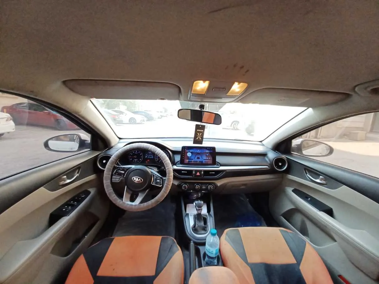 Car image 13