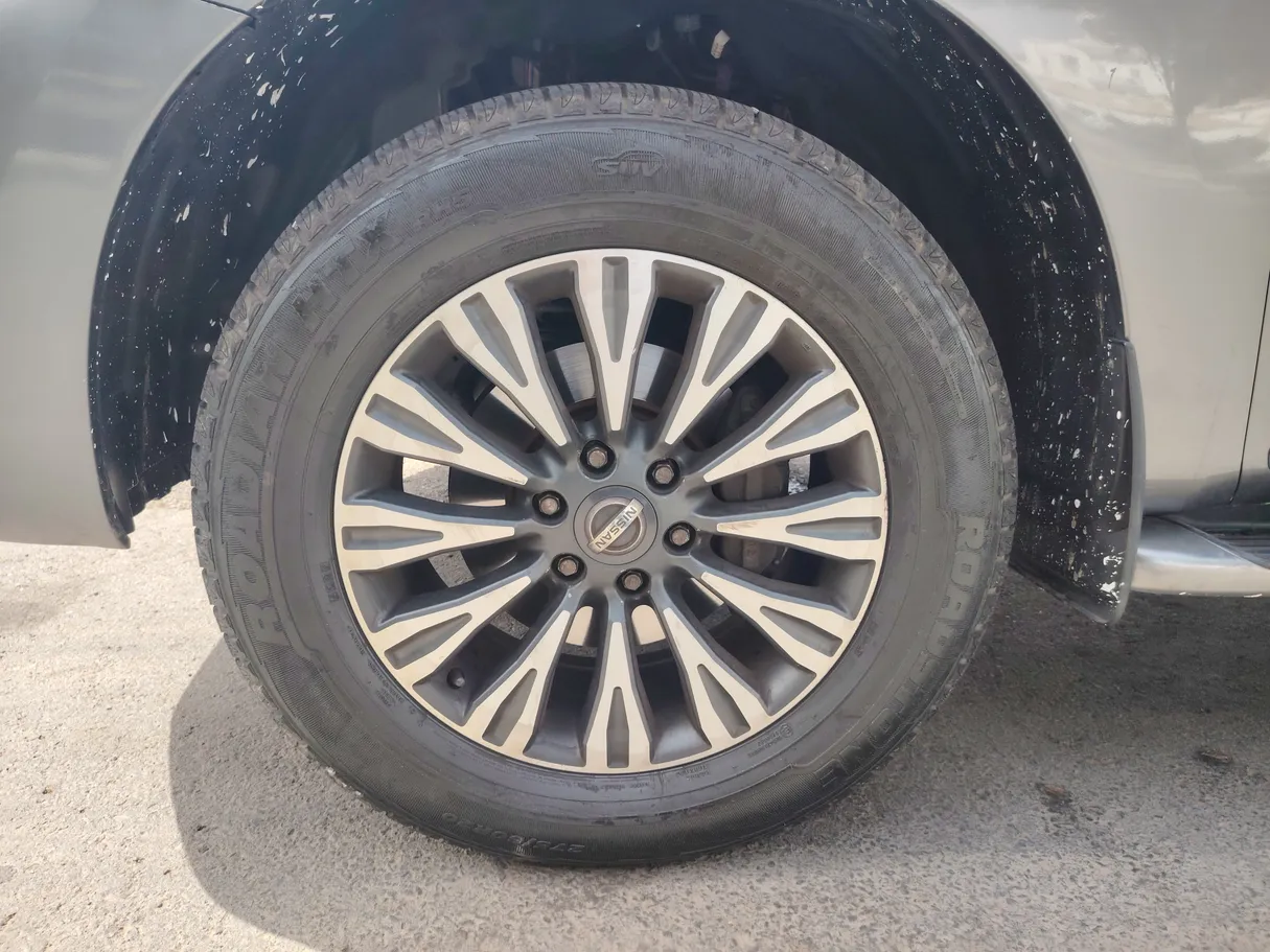 Car image 9