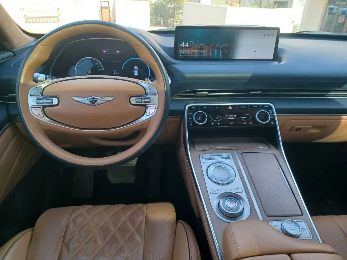 Car image 16