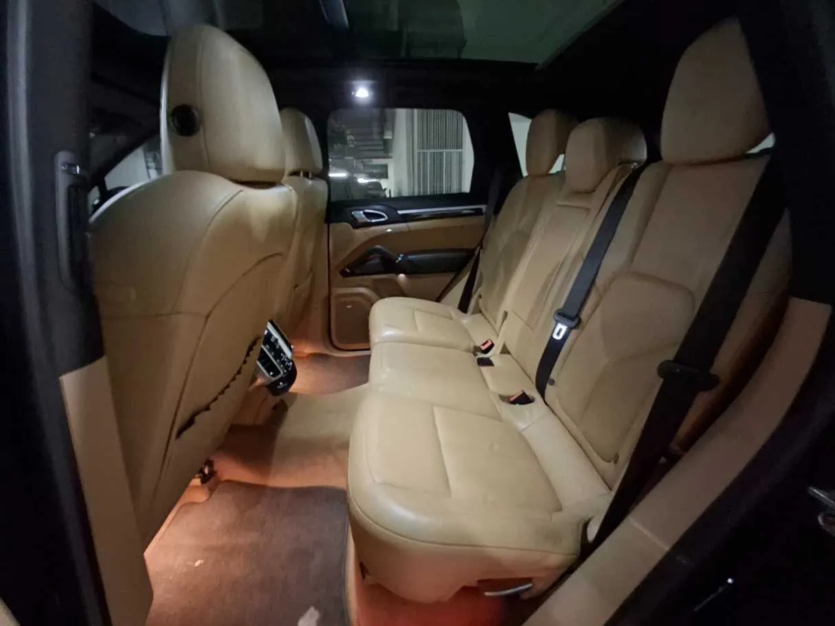 Car image 13