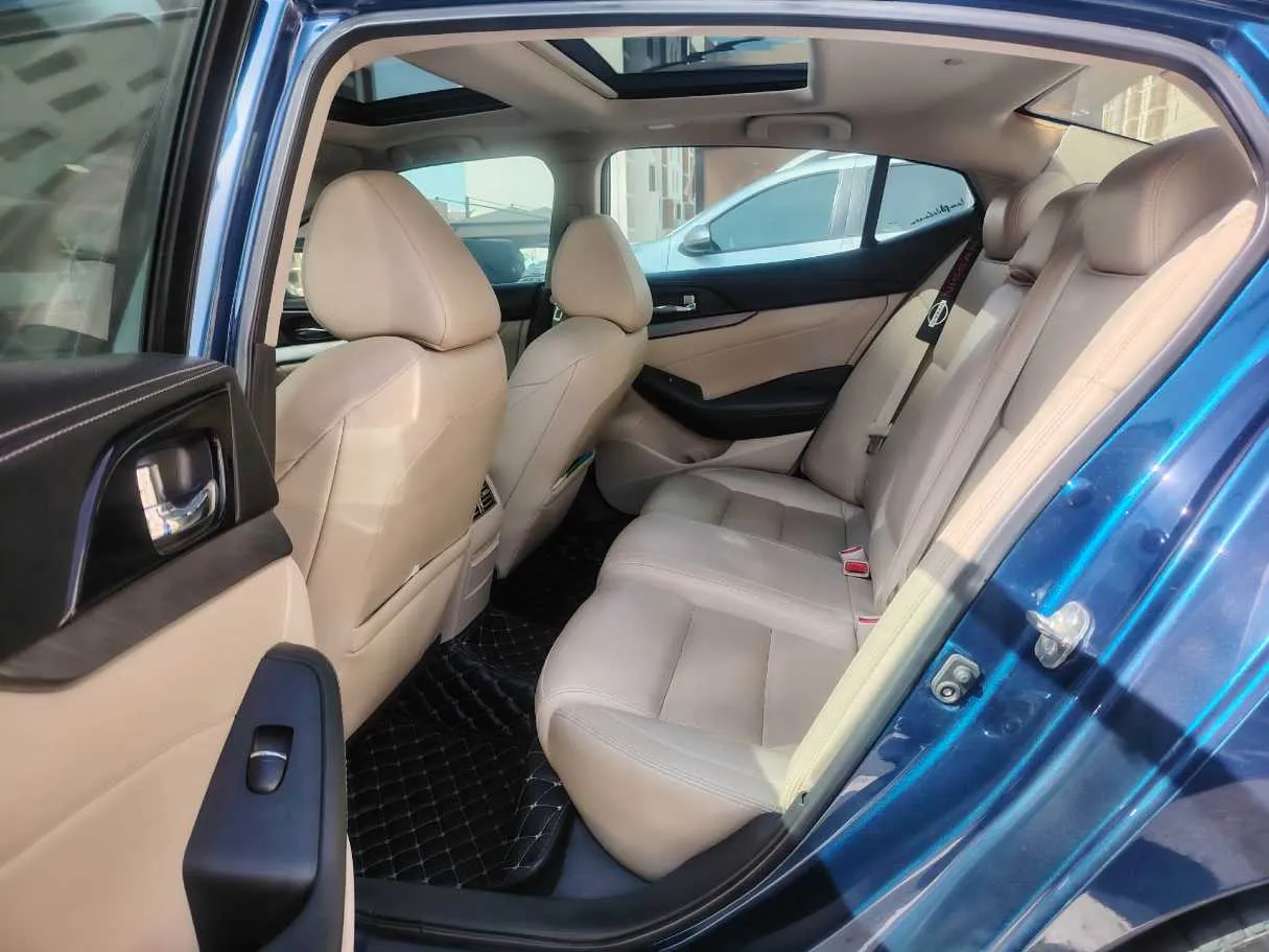 Car image 17