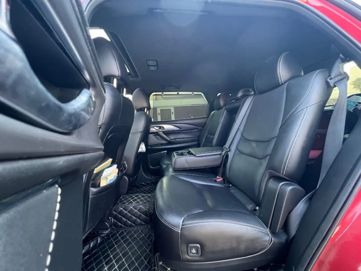 Car image 14