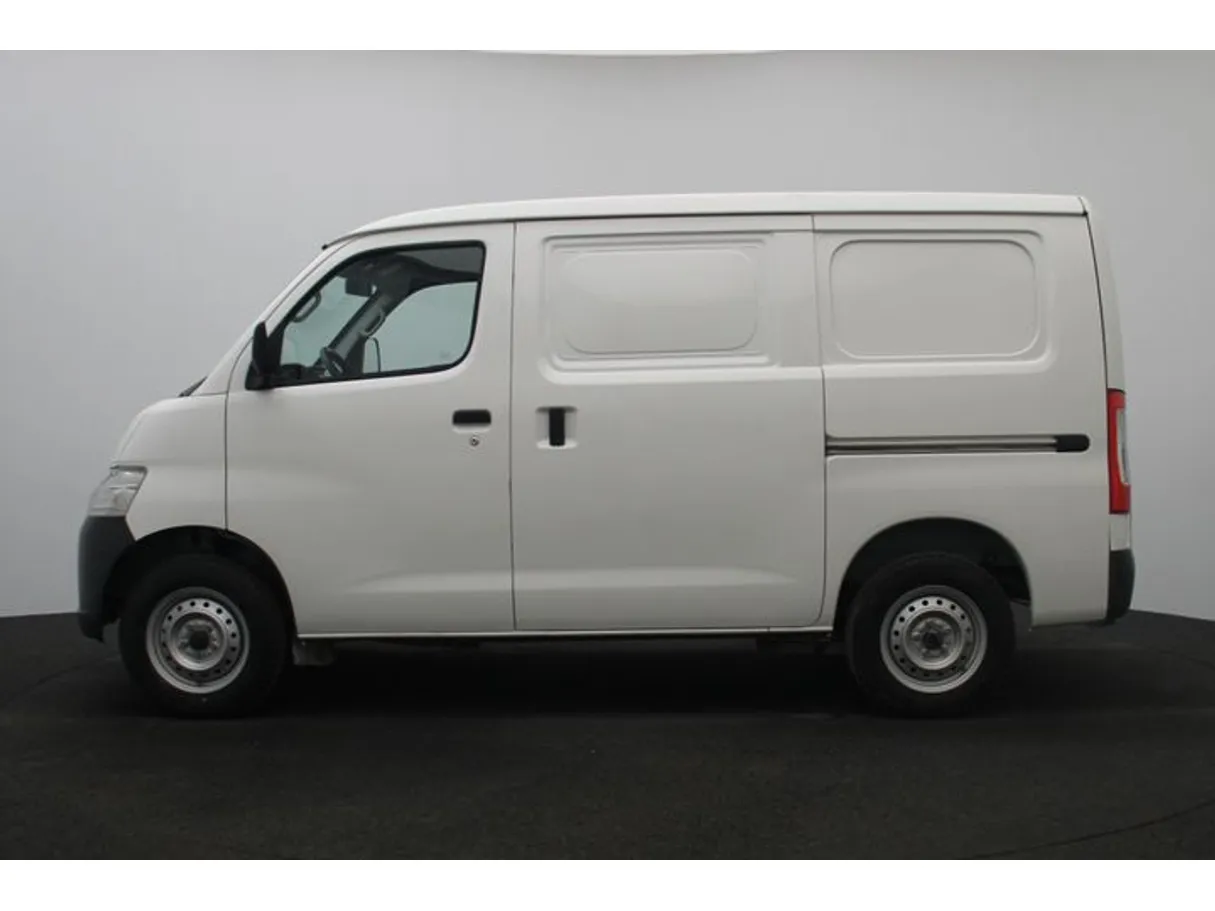Car image 3