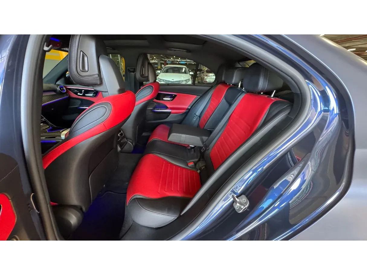 Car image 12
