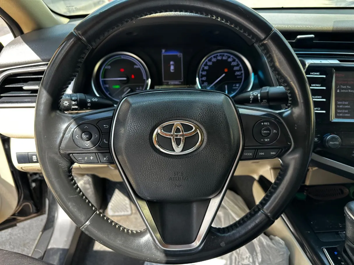 Car image 19