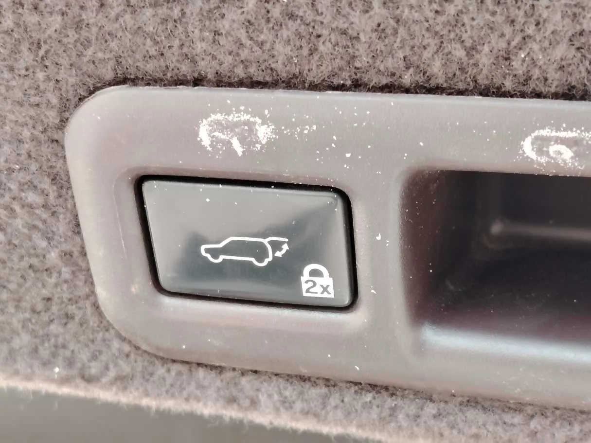 Car image 35