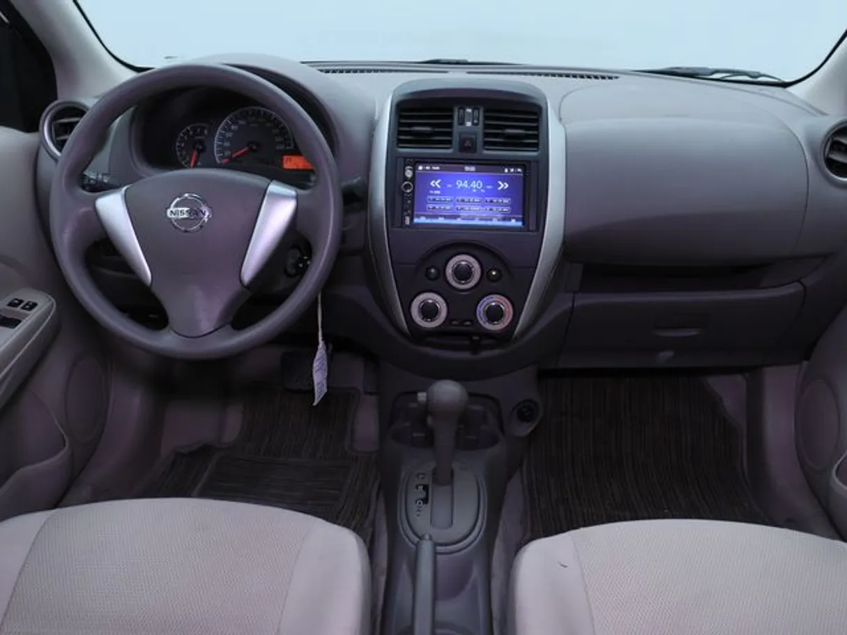 Car image 14
