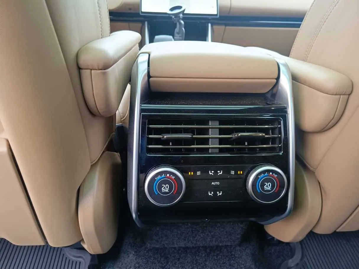 Car image 40
