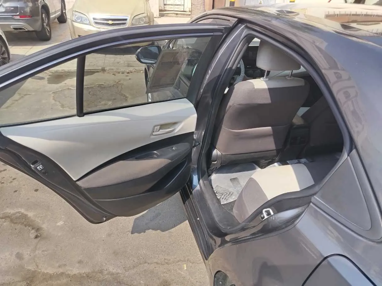 Car image 16