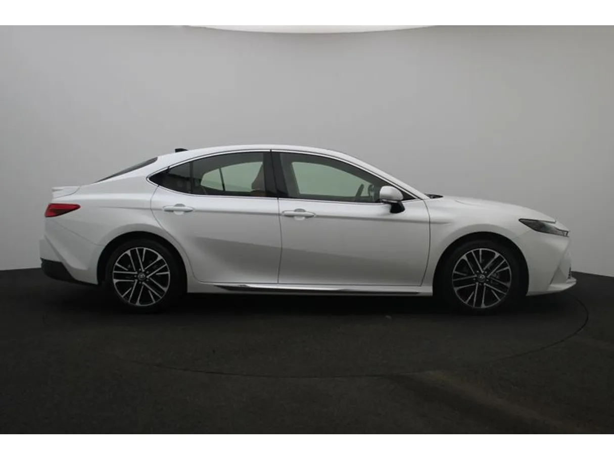 Car image 13