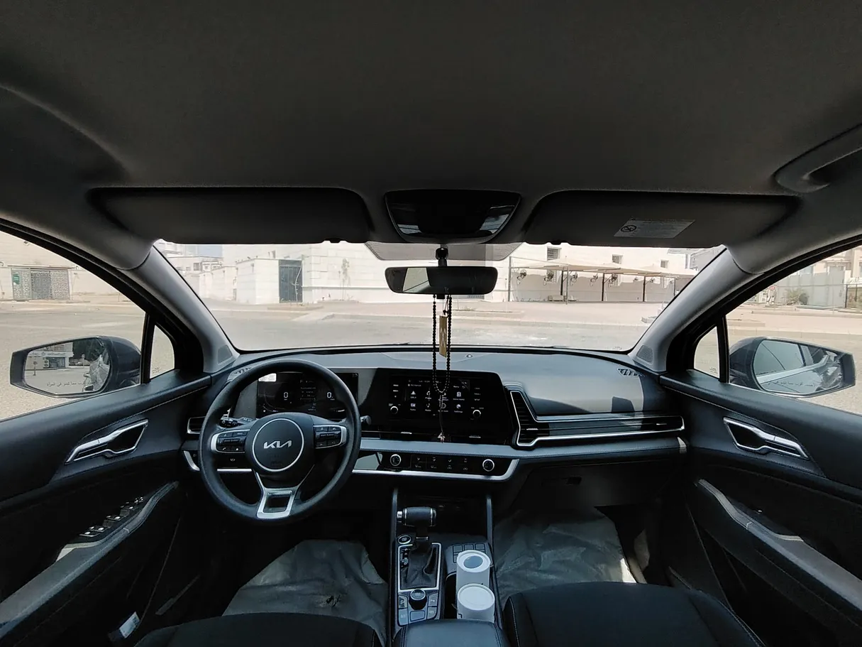 Car image 16