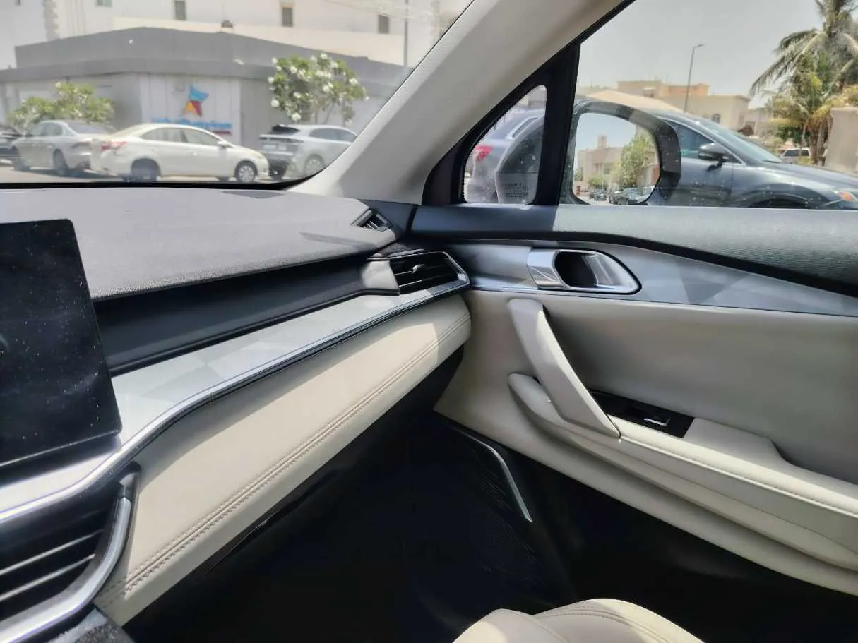 Car image 32
