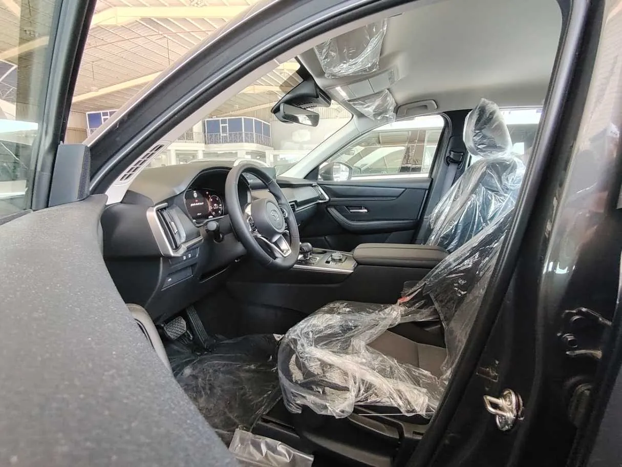 Car image 12