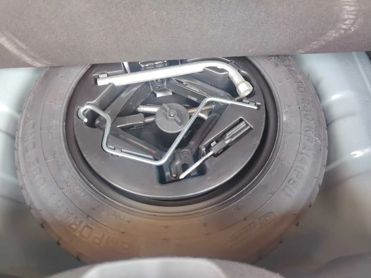 Car image 25