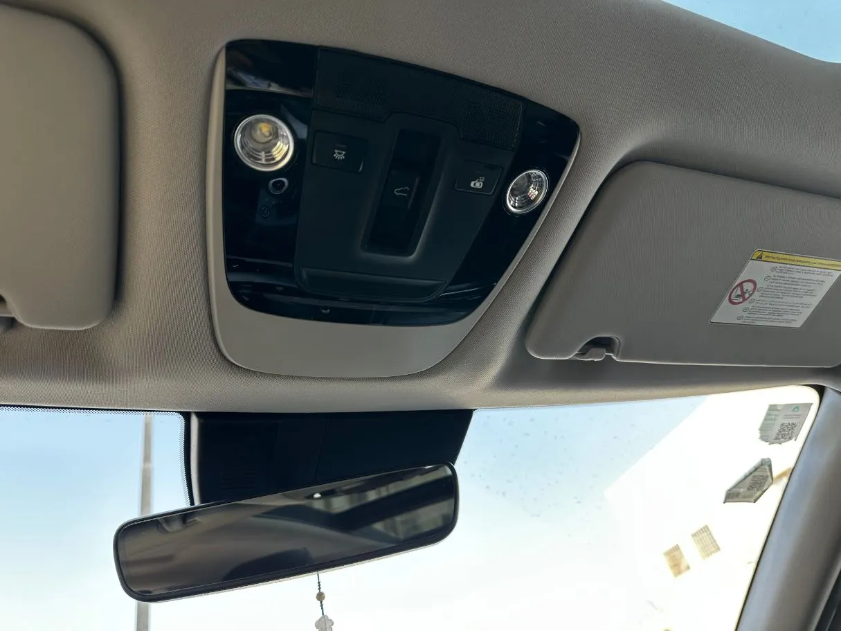 Car image 26