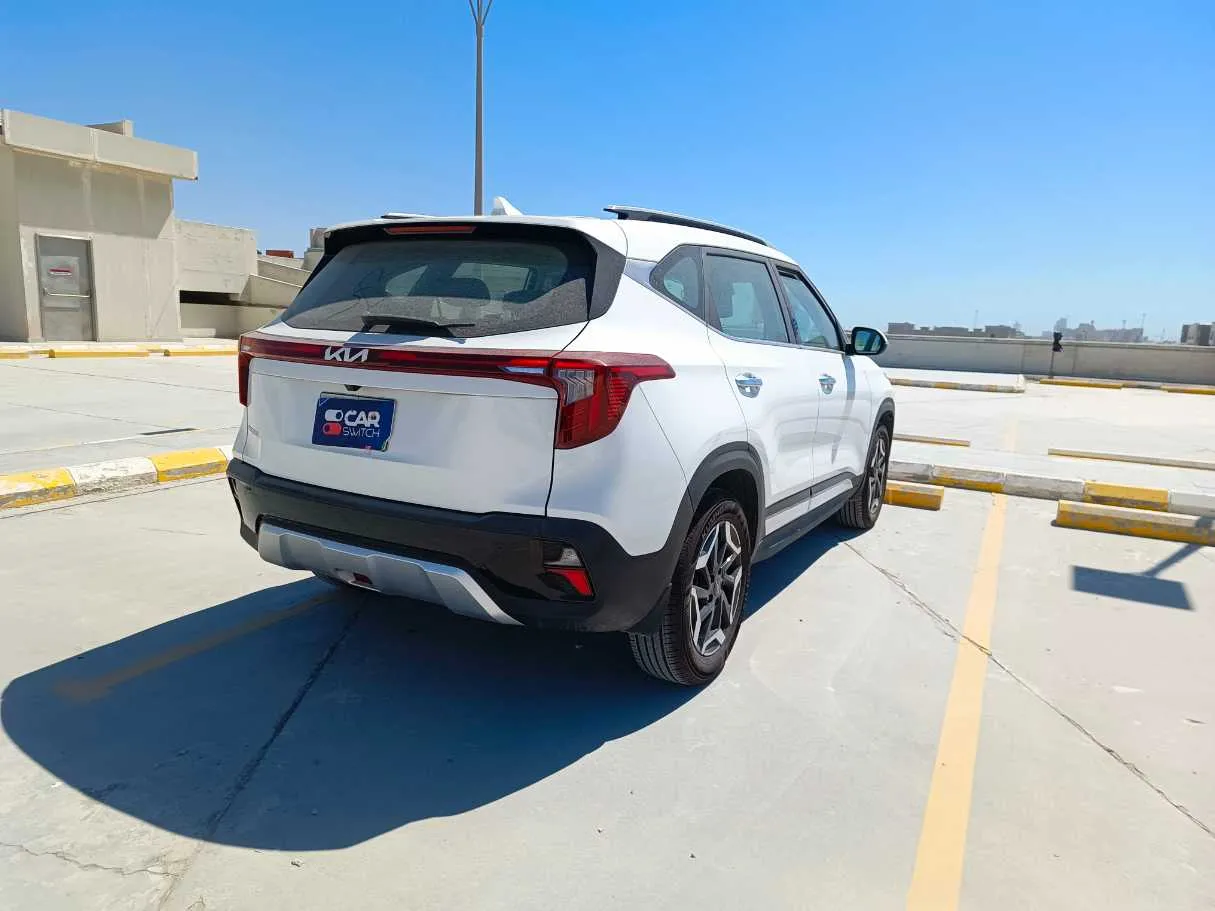 Car image 5