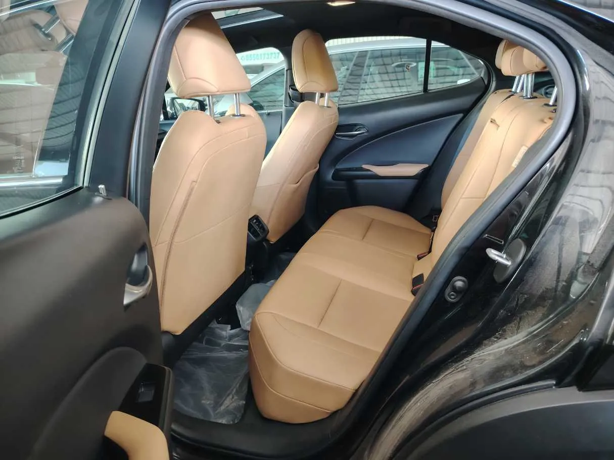 Car image 20