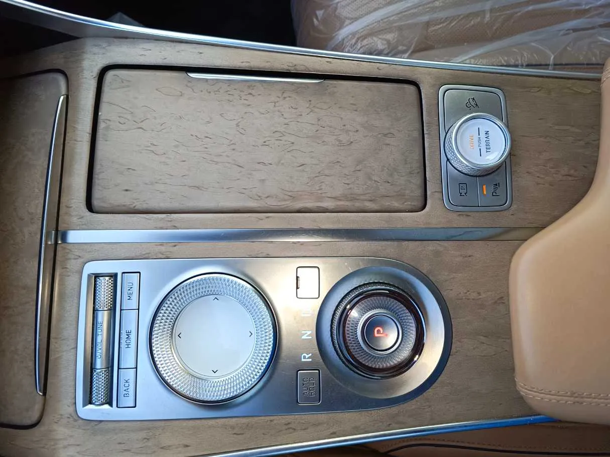 Car image 22