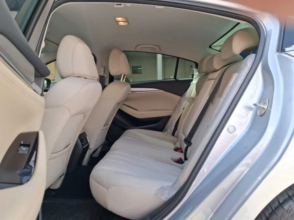 Car image 13
