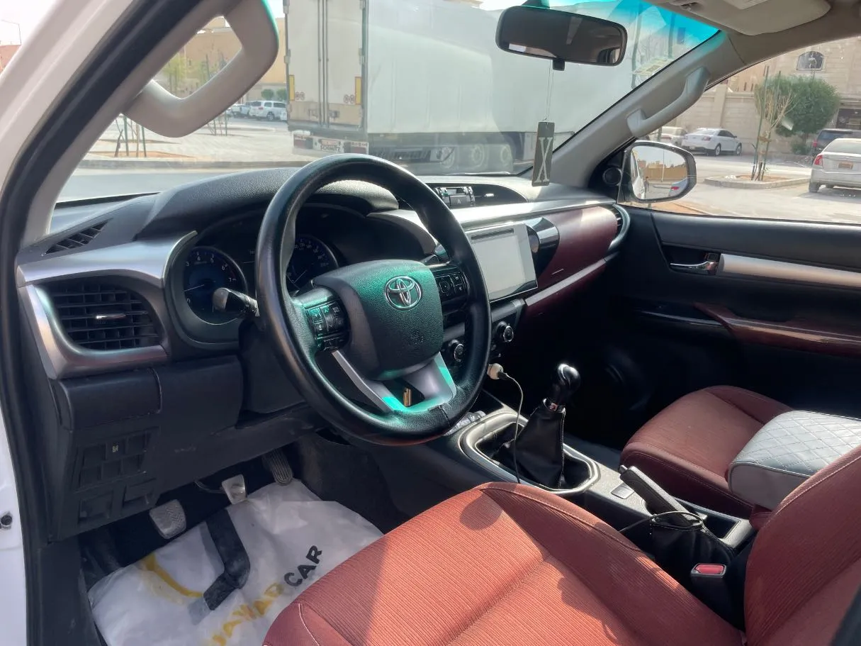 Car image 12