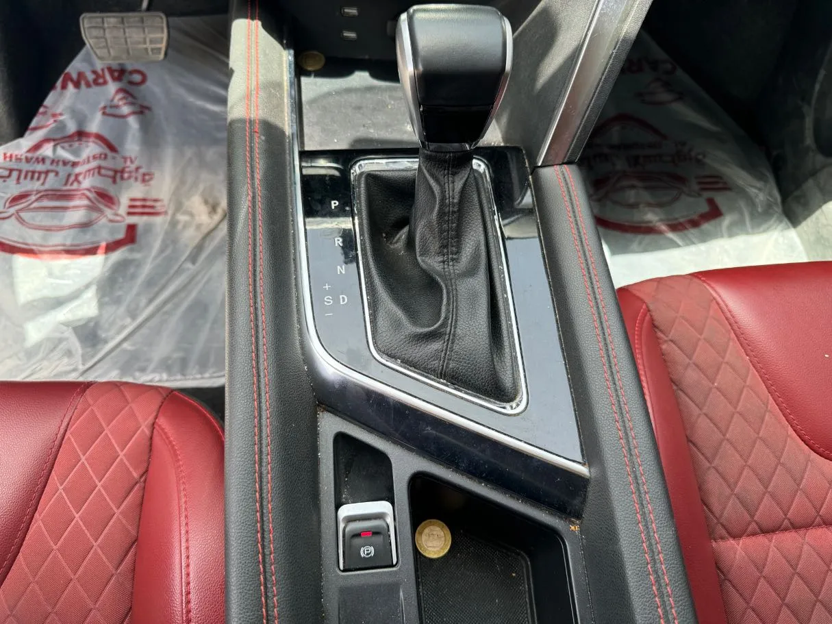 Car image 16