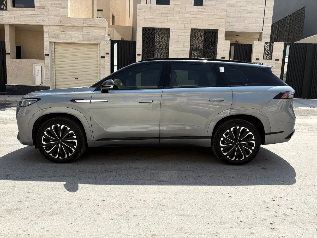 Car image 8