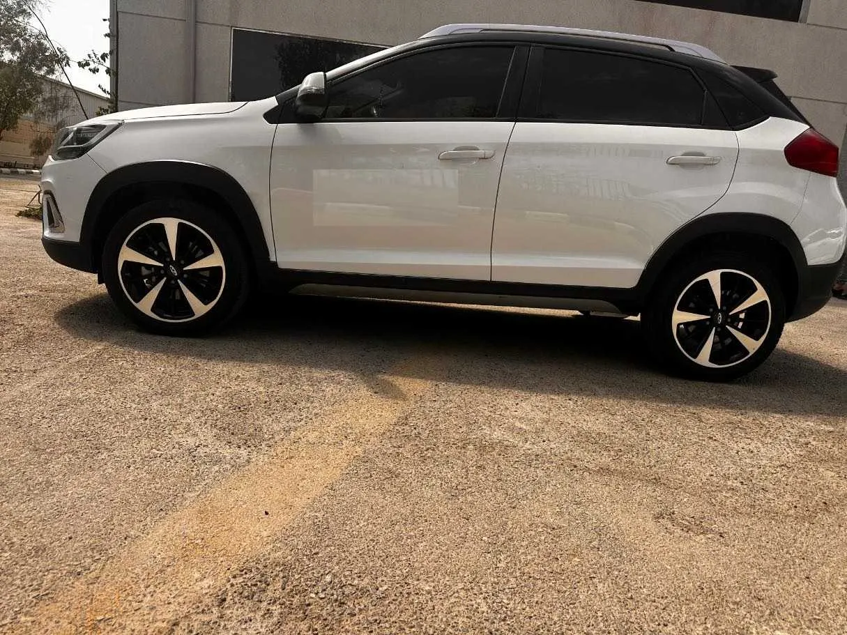 Car image 8