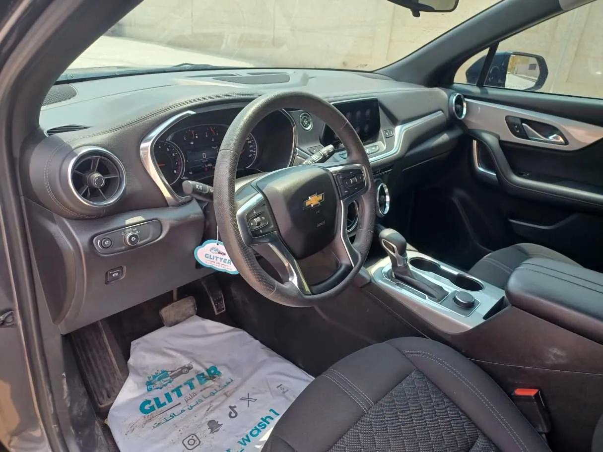 Car image 11