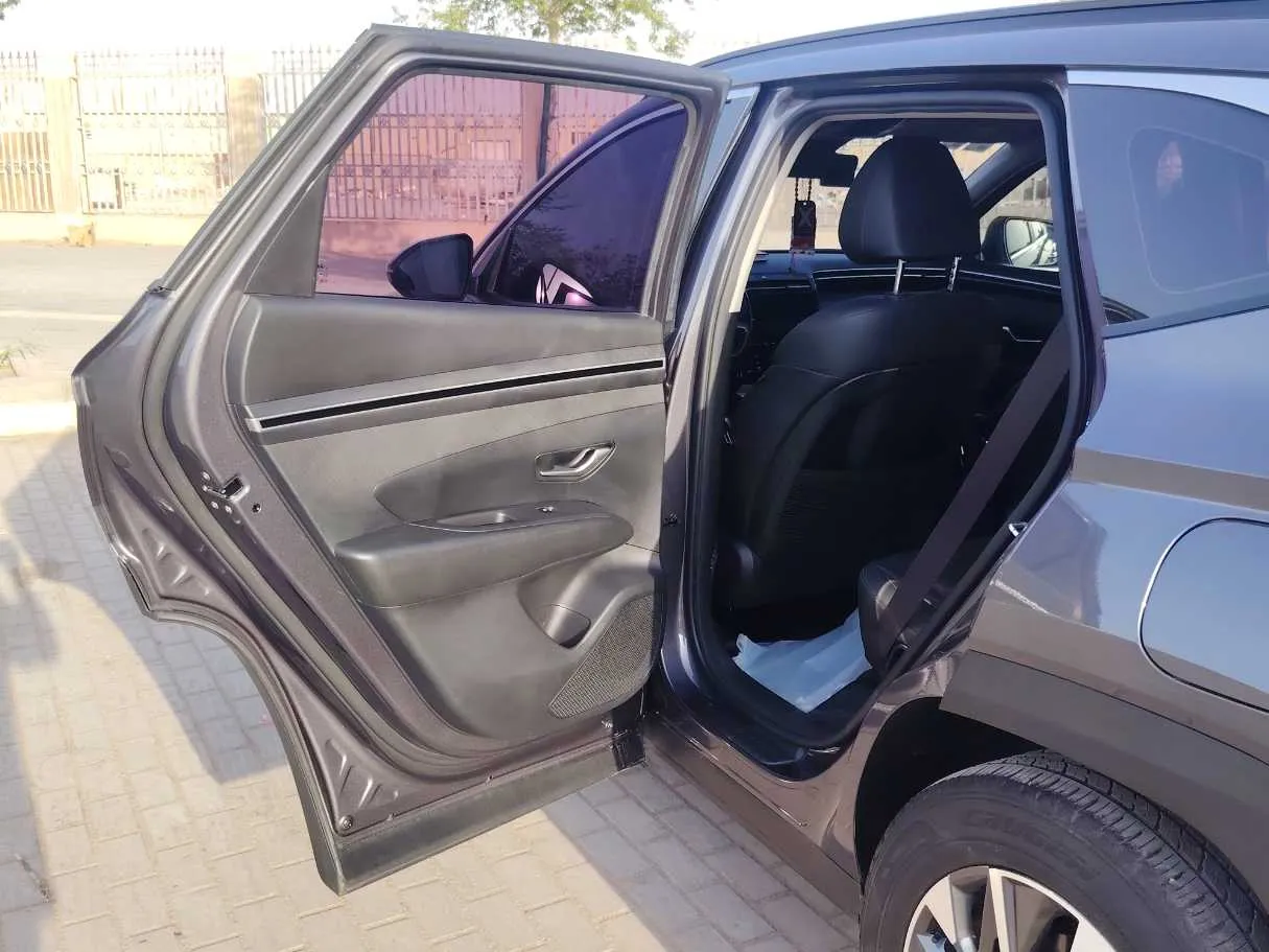 Car image 15