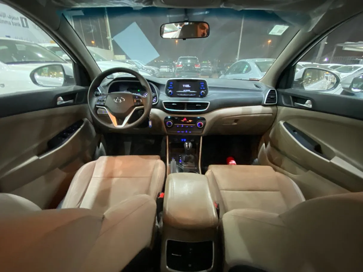 Car image 11