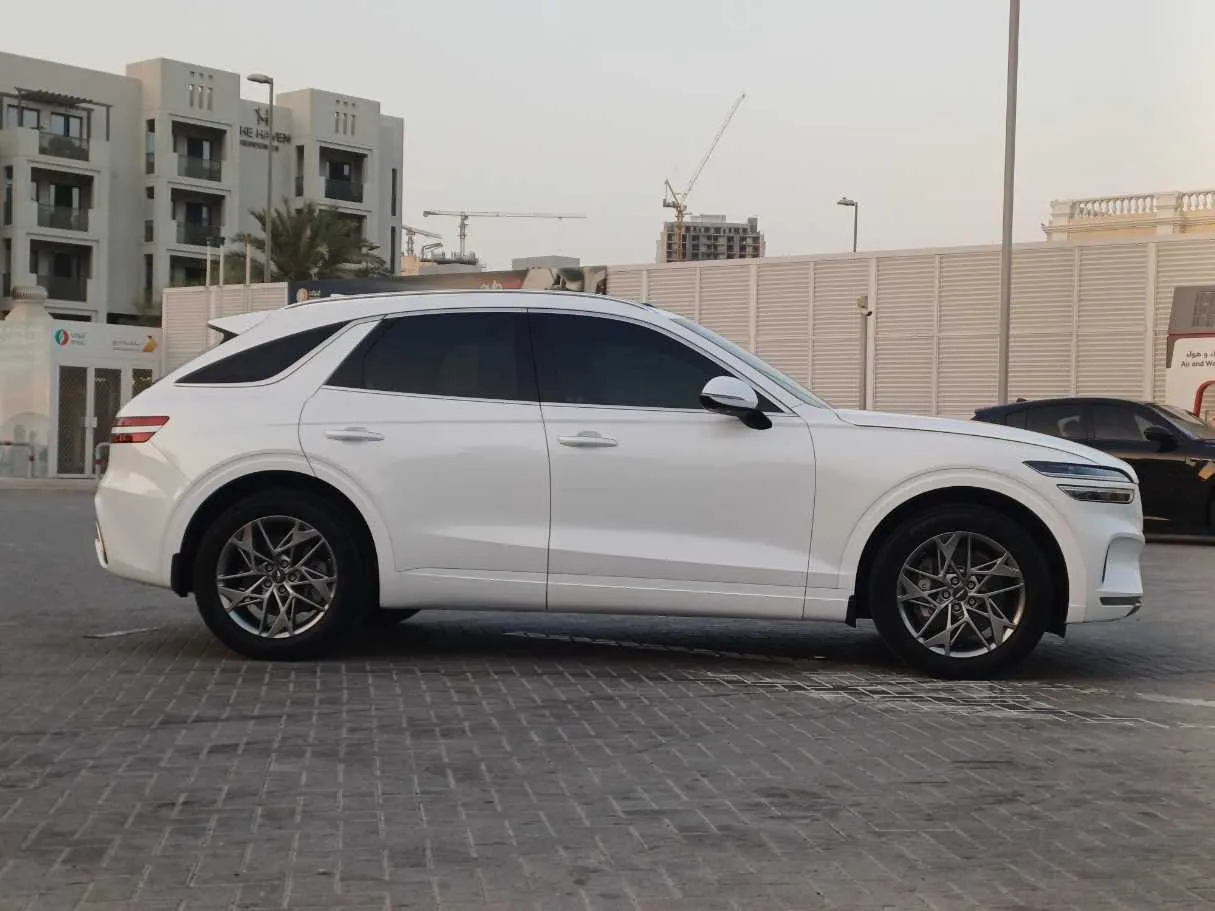 Car image 8