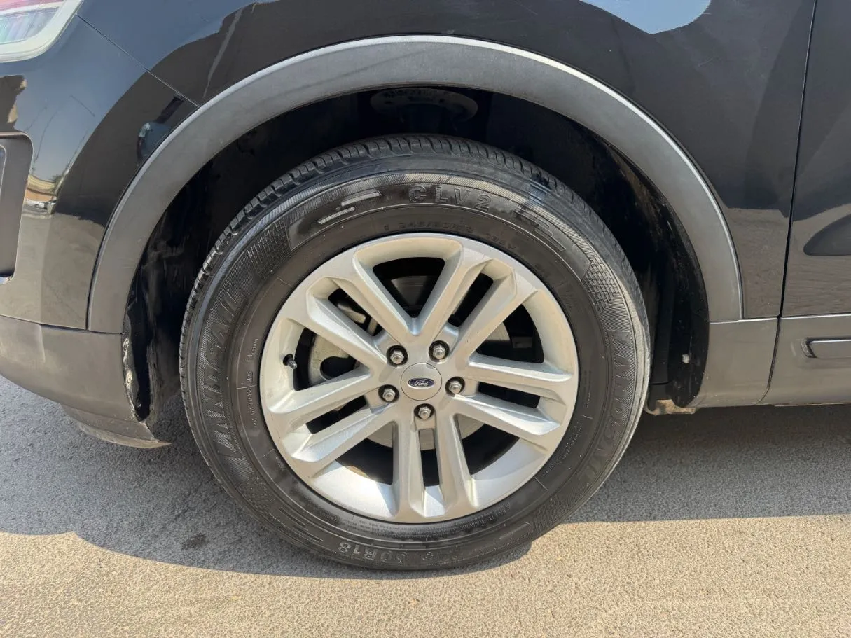 Car image 9