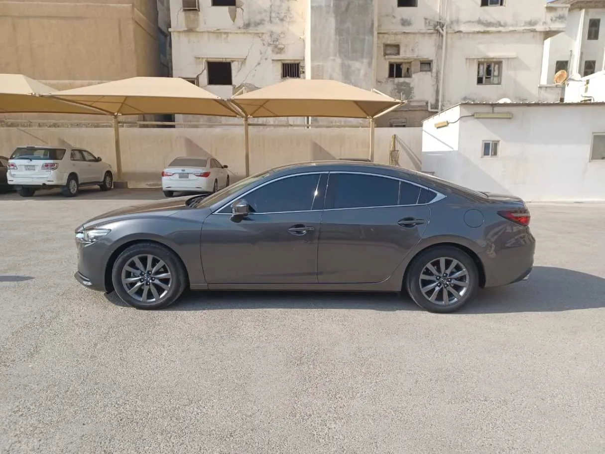Car image 8