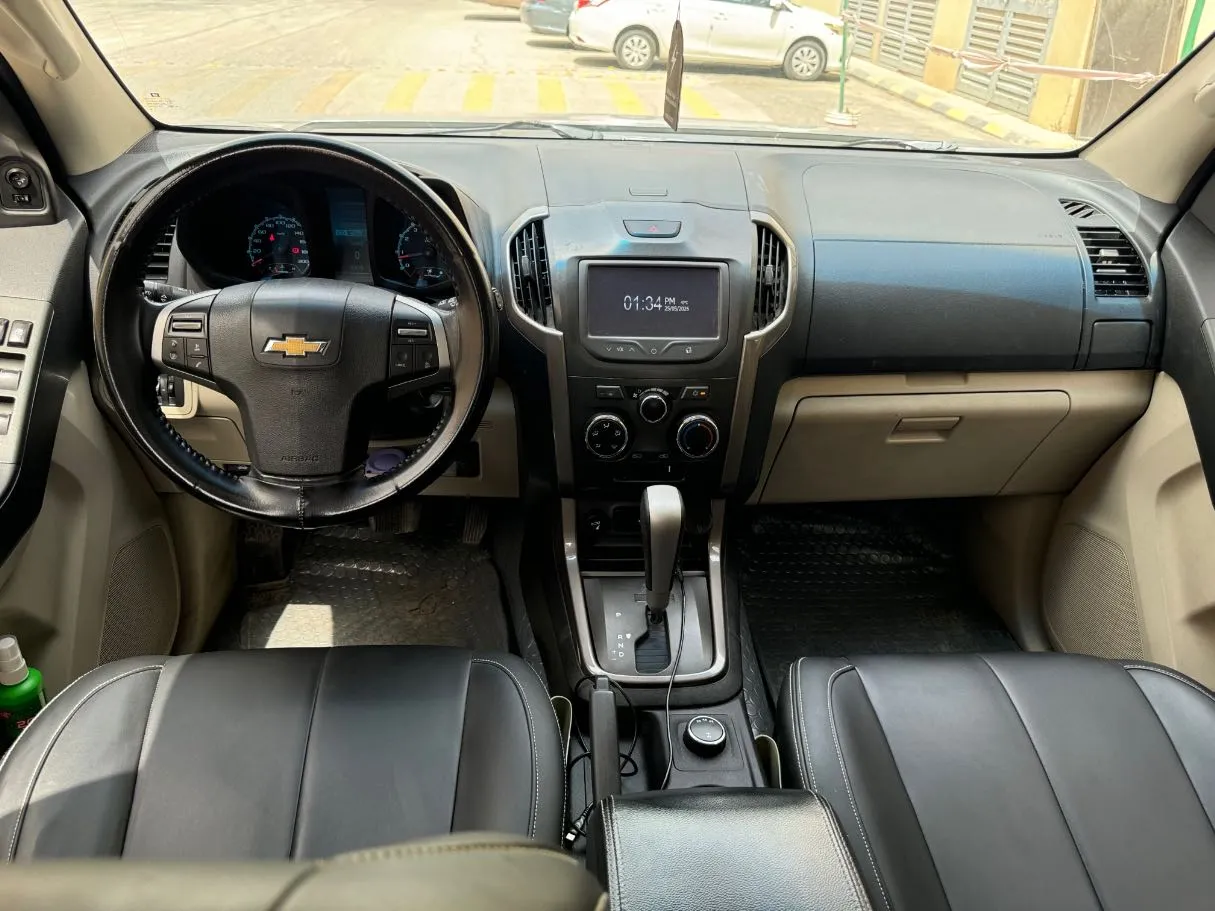 Car image 13