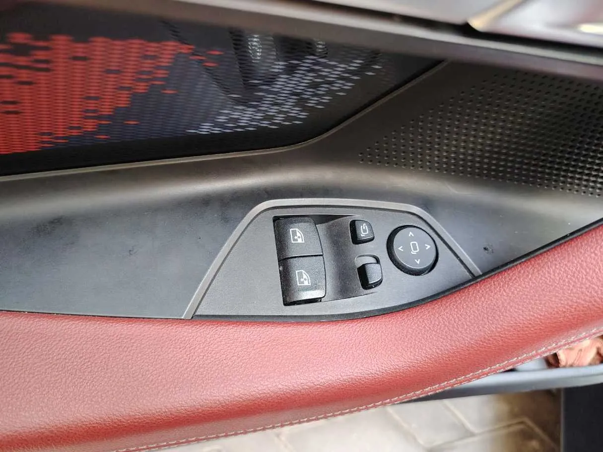 Car image 29