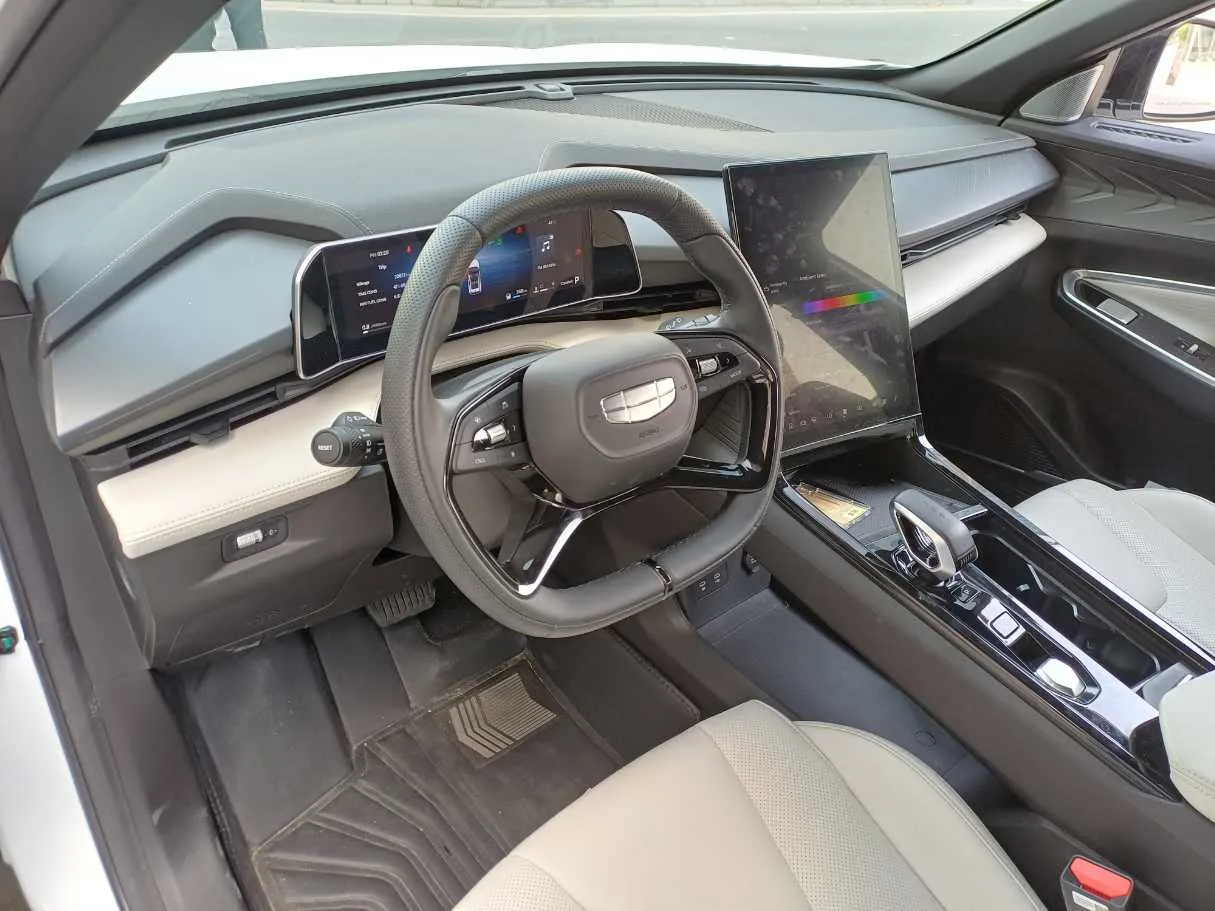 Car image 11