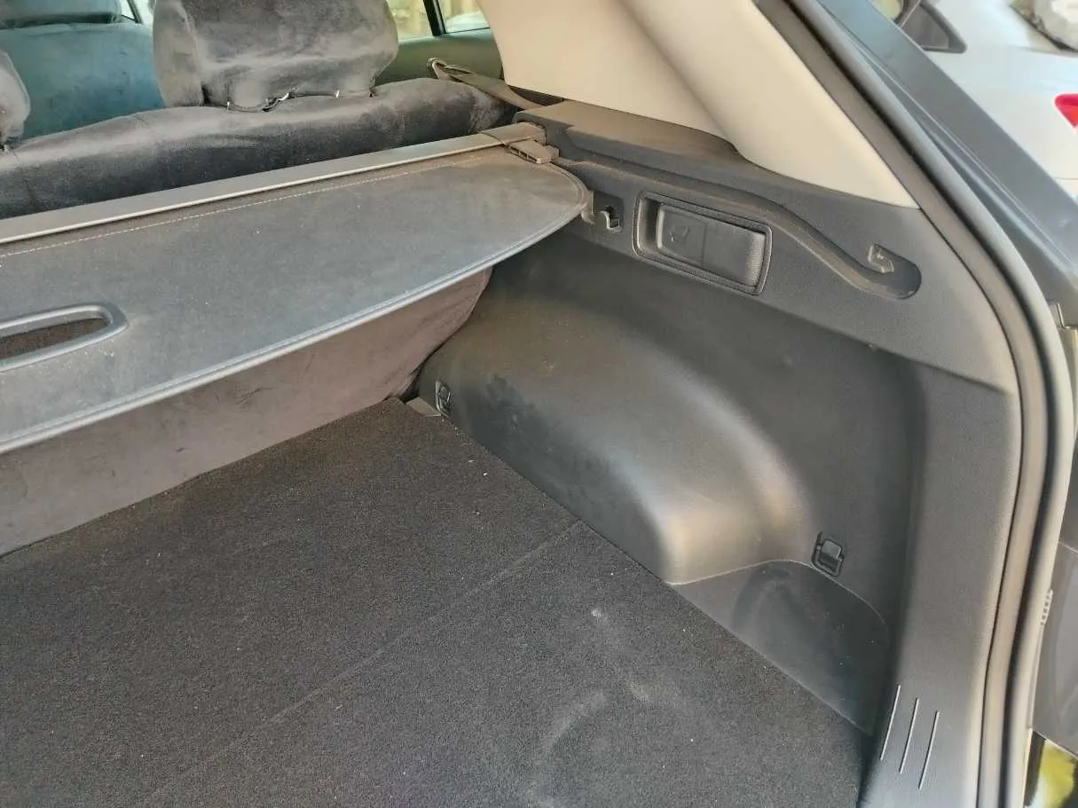 Car image 32